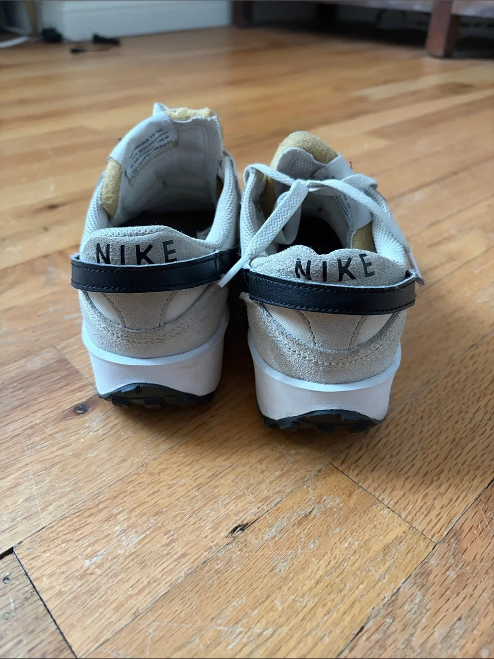 nike womens waffle debut sz 7 beige black white